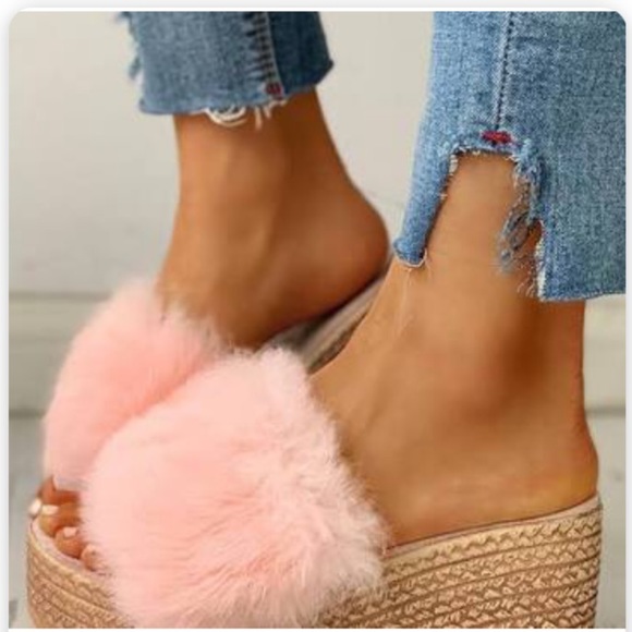 Pearl Shoes - Baby pink fur sandal
